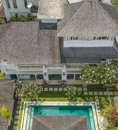 Beachside Colonial Elegance: 4br In Villa