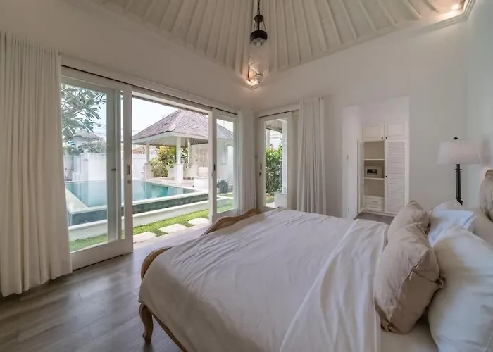 Villa Beachside Colonial Elegance: 4br In