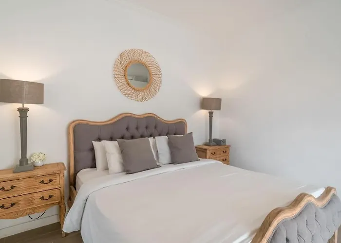 Beachside Colonial Elegance: 4br In Villa