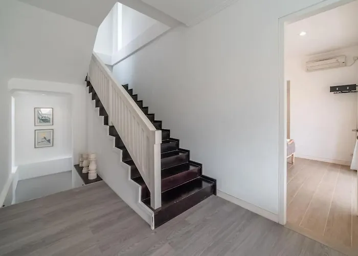 Beachside Colonial Elegance: 4br In Villa