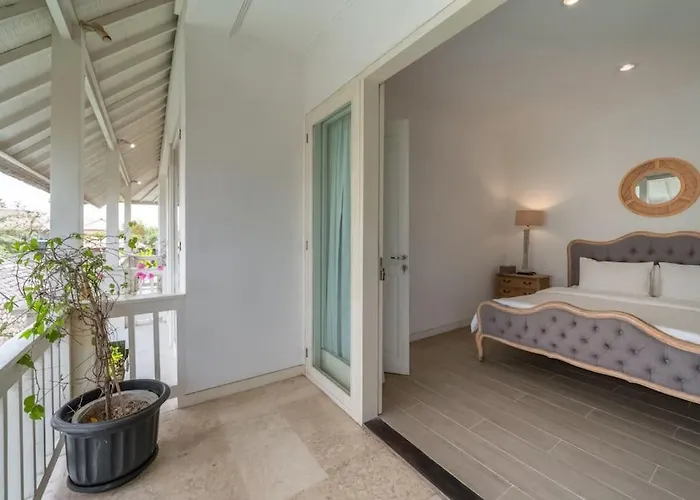 Beachside Colonial Elegance: 4br In Canggu