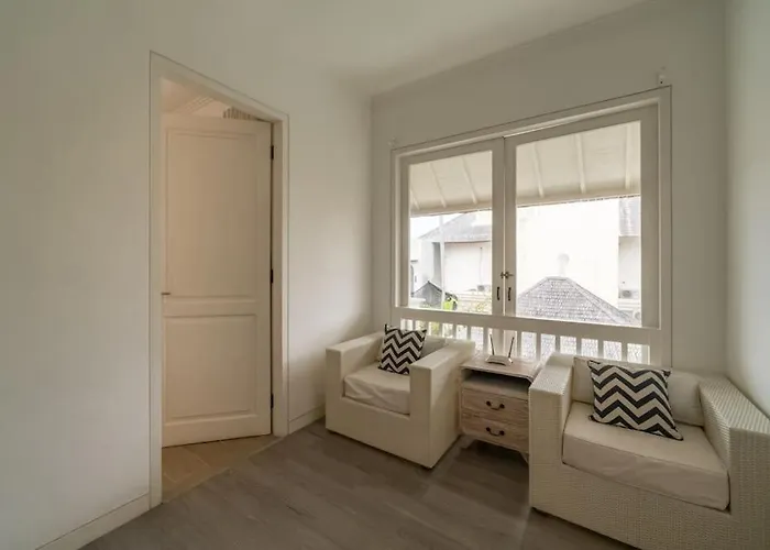 Villa Beachside Colonial Elegance: 4br In *