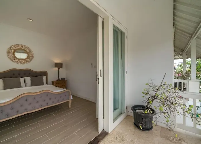 Villa Beachside Colonial Elegance: 4br In *
