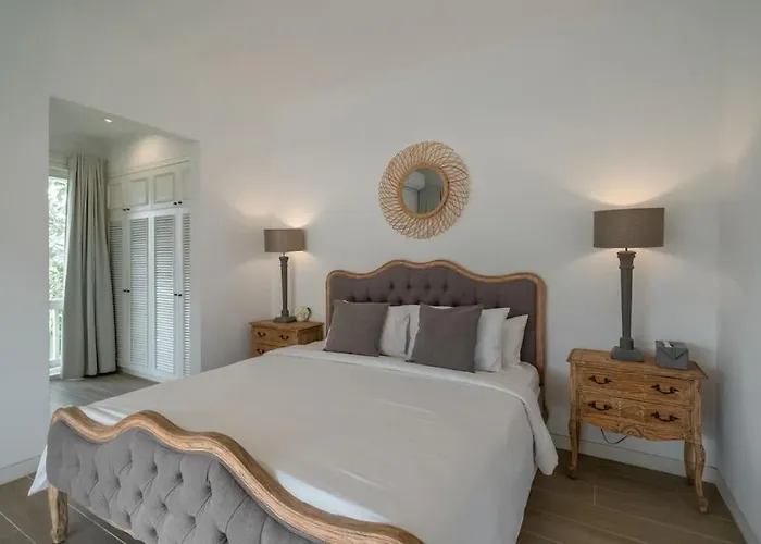 Villa Beachside Colonial Elegance: 4br In
