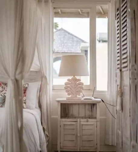 Beachside Colonial Elegance: 4br In Canggu