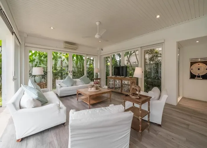 Villa Beachside Colonial Elegance: 4br In Canggu