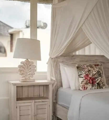 Beachside Colonial Elegance: 4br In Villa Canggu