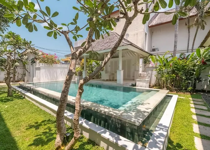 Villa Beachside Colonial Elegance: 4br In *