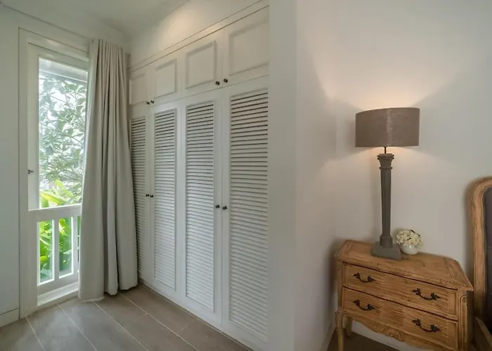 Beachside Colonial Elegance: 4br In *